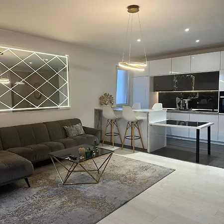 Cleo's Penthouse Apartment *